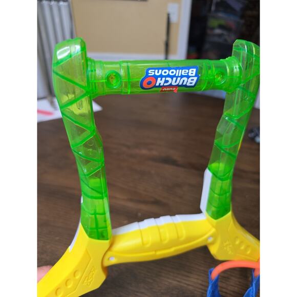 Bunch O Balloons Tropical Party Slingshot - Picture 14 of 16